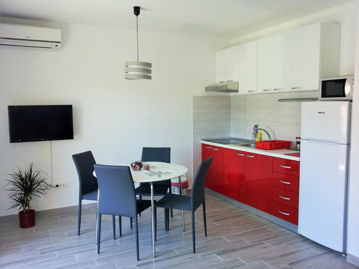 Apartments Zora Rogoznica  Bagian luar foto