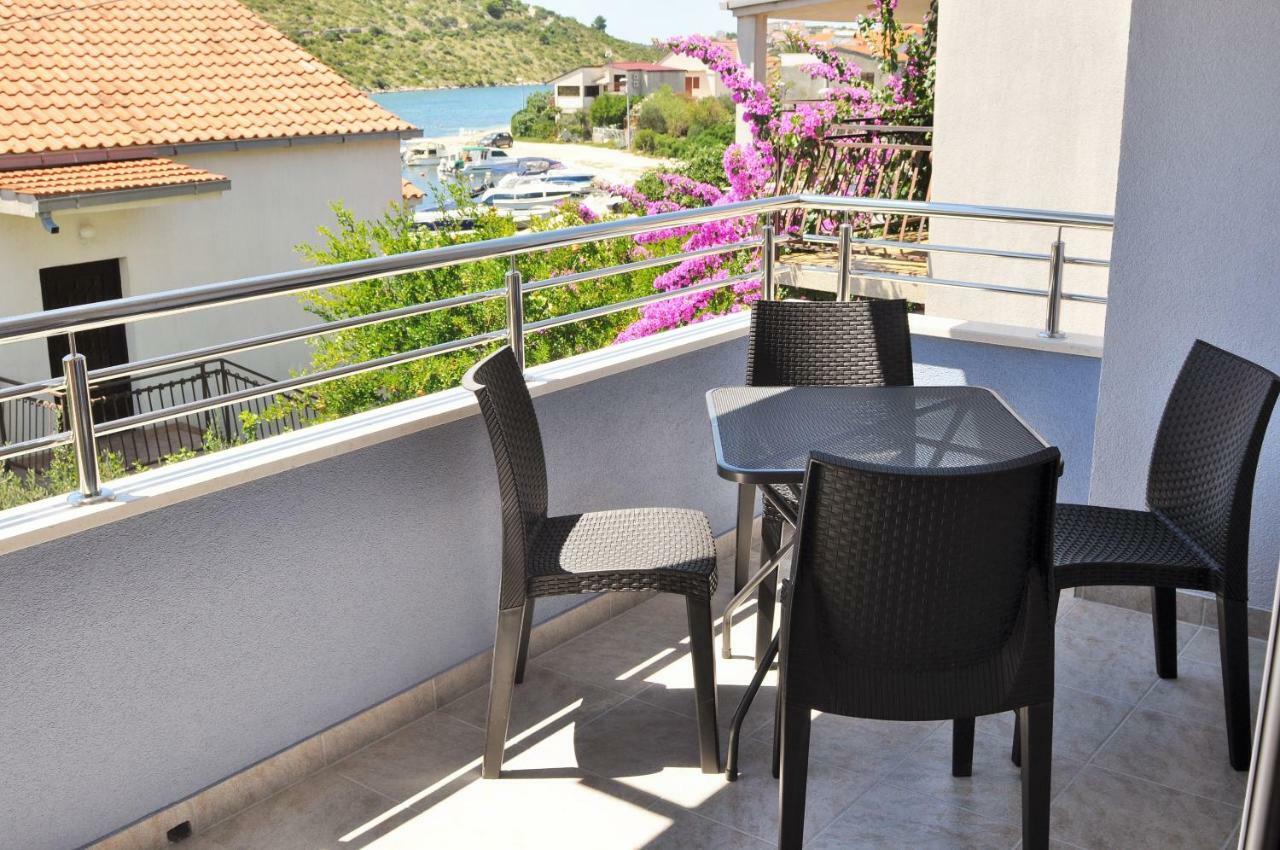 Apartments Zora Rogoznica  Bagian luar foto