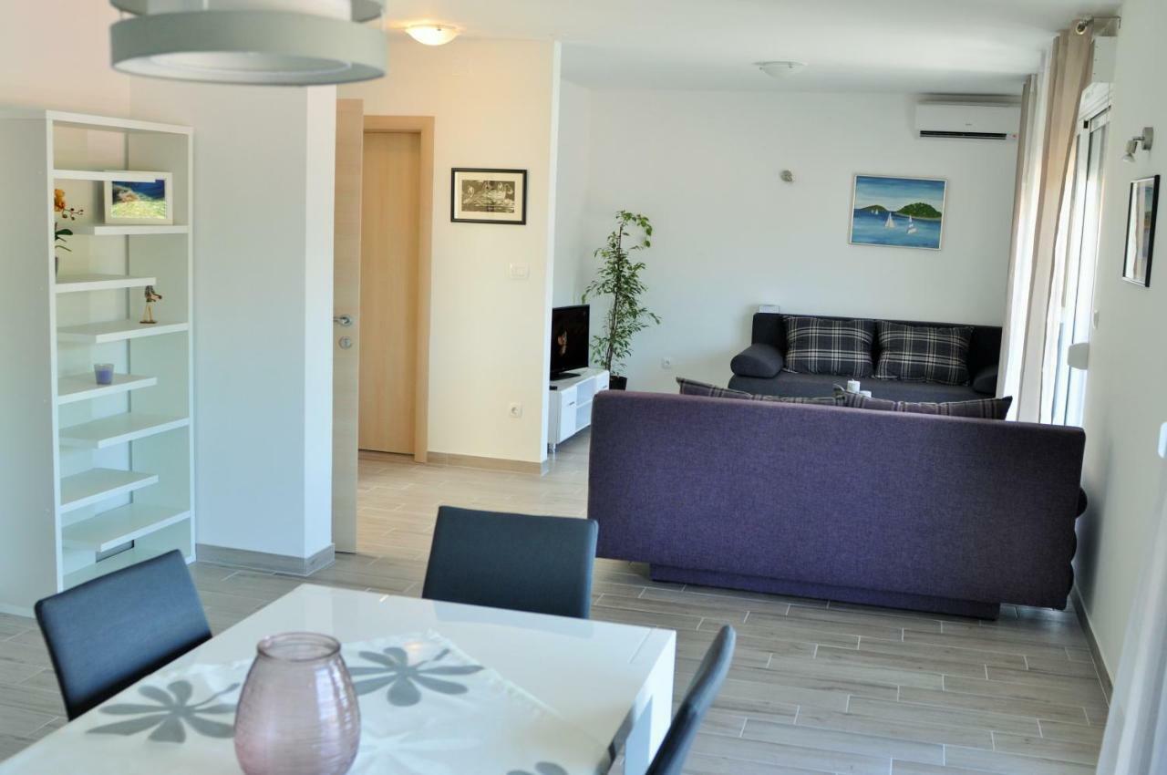 Apartments Zora Rogoznica  Bagian luar foto