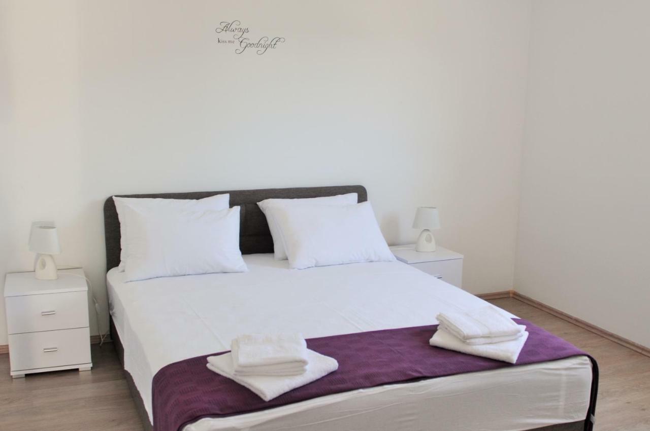 Apartments Zora Rogoznica  Bagian luar foto