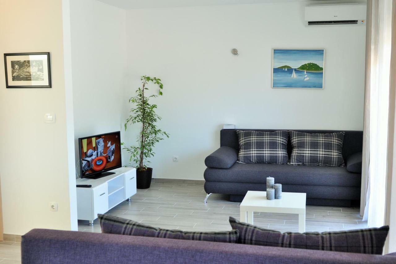Apartments Zora Rogoznica  Bagian luar foto