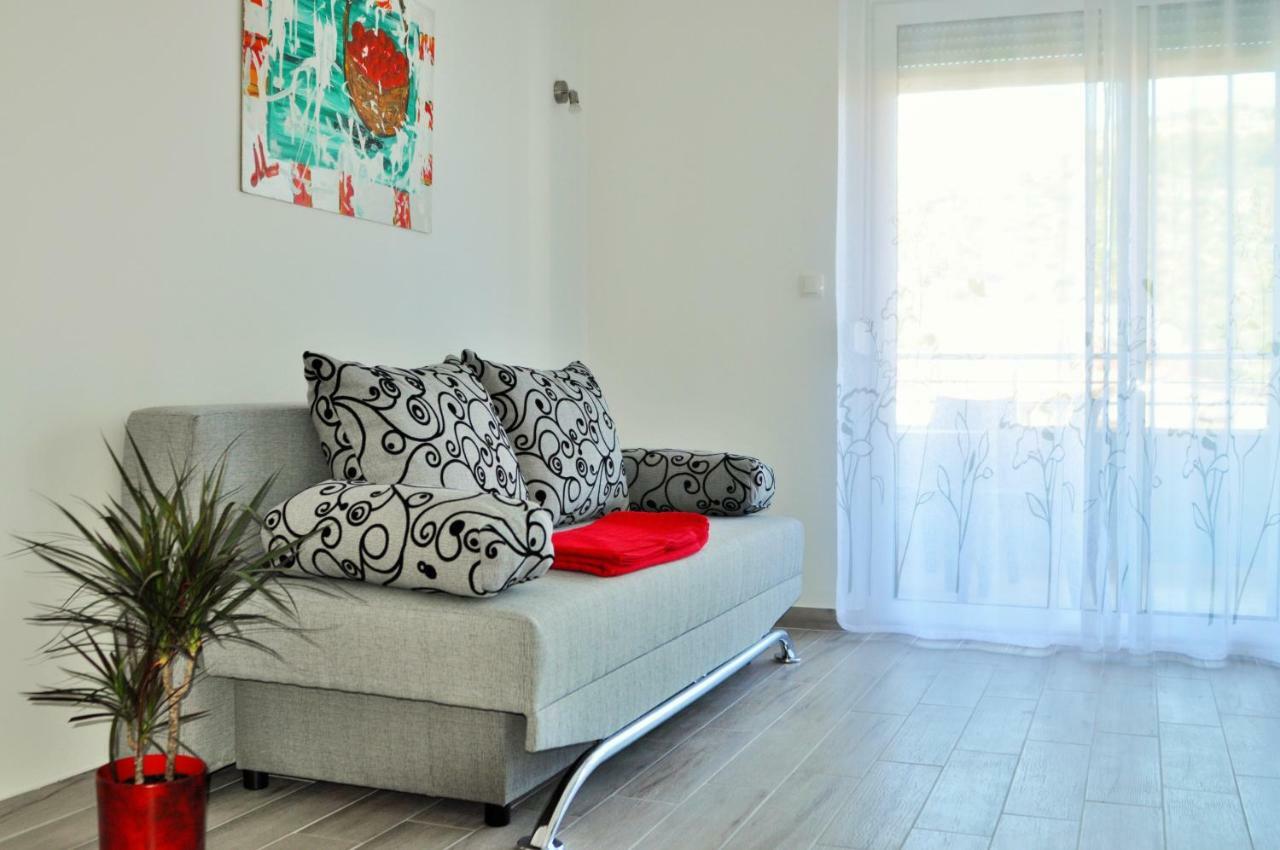 Apartments Zora Rogoznica  Bagian luar foto
