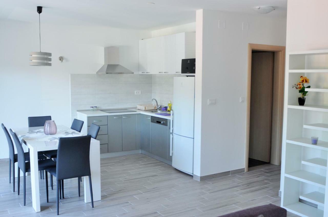 Apartments Zora Rogoznica  Bagian luar foto