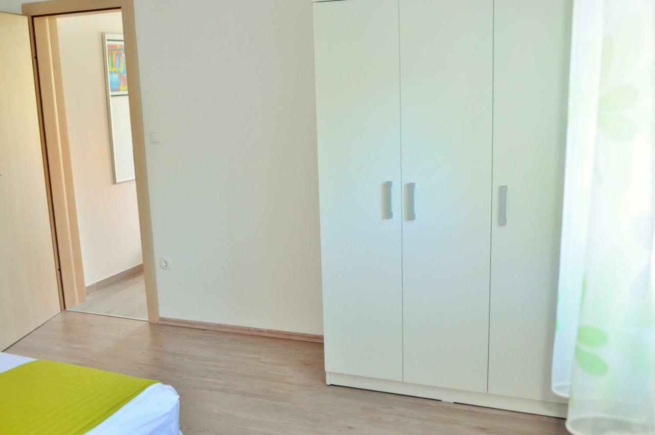 Apartments Zora Rogoznica  Bagian luar foto