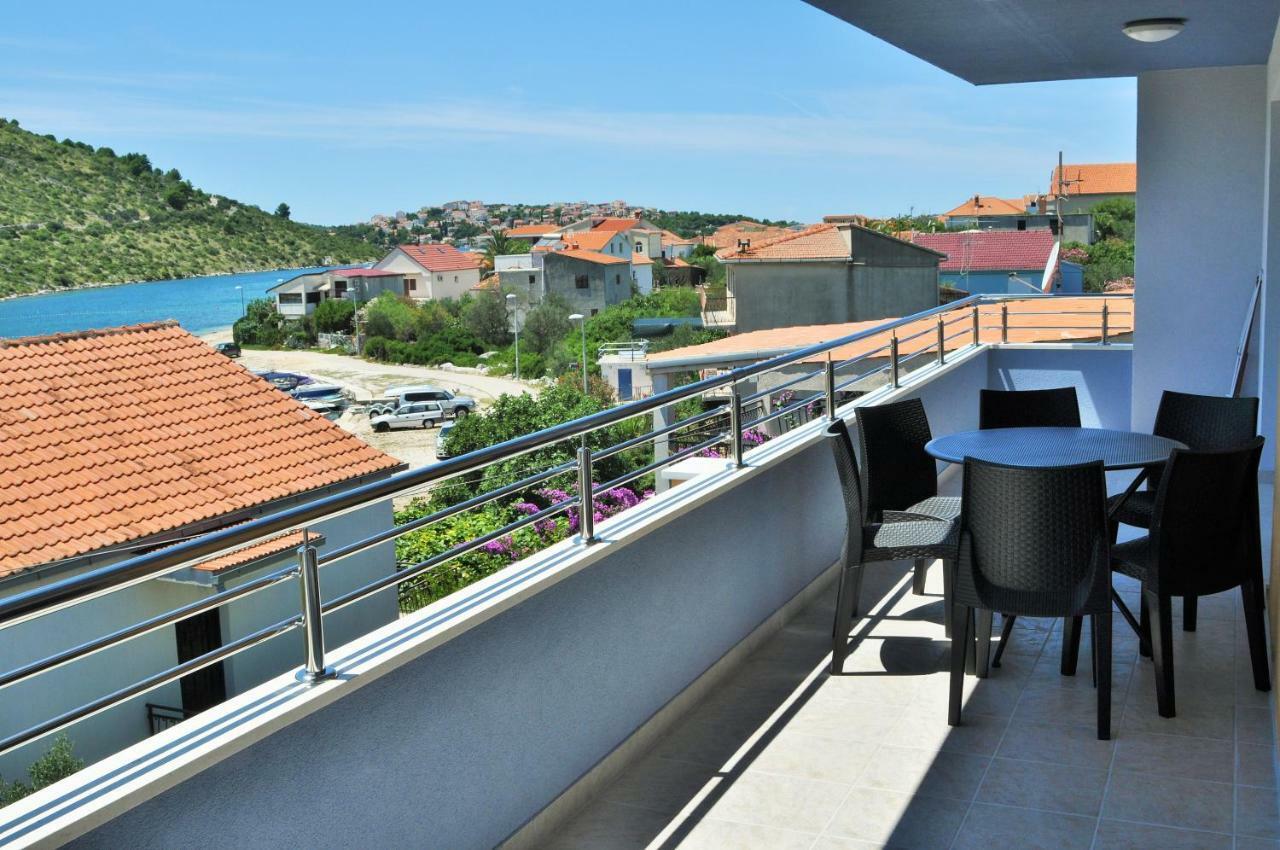 Apartments Zora Rogoznica  Bagian luar foto