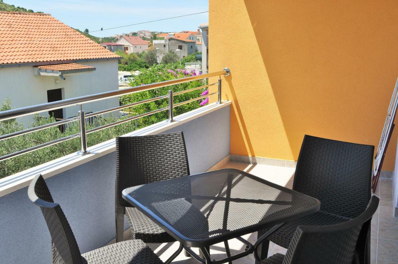 Apartments Zora Rogoznica  Bagian luar foto