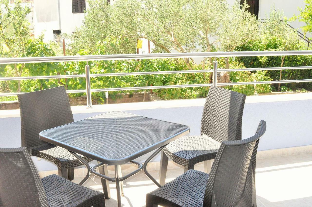 Apartments Zora Rogoznica  Bagian luar foto